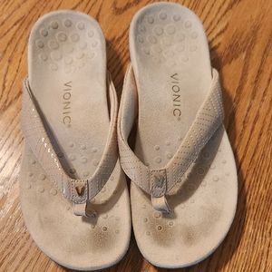 Vionic Sandles Flip Flops Size 9.5